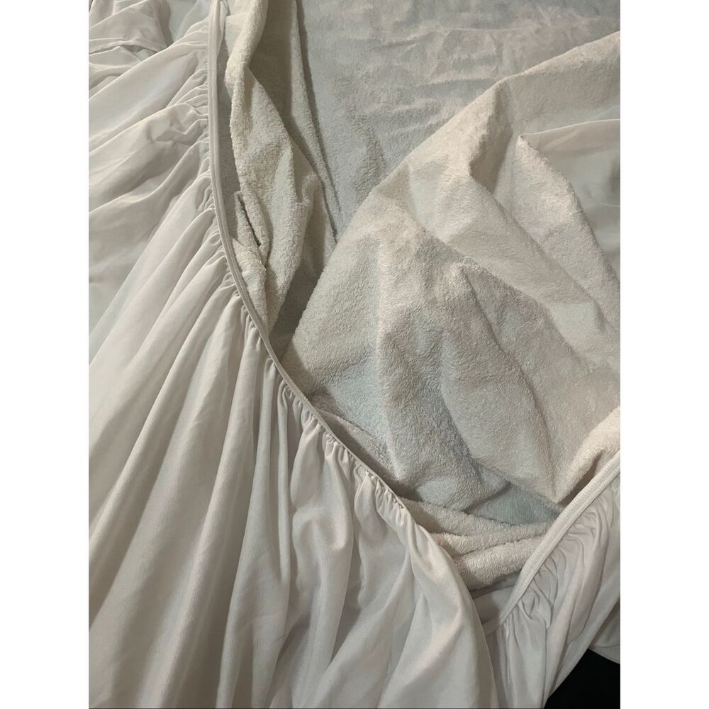 Protect-a-bed protective cover for full size bed 54x75x14” polyester/cotton - Picture 3 of 6